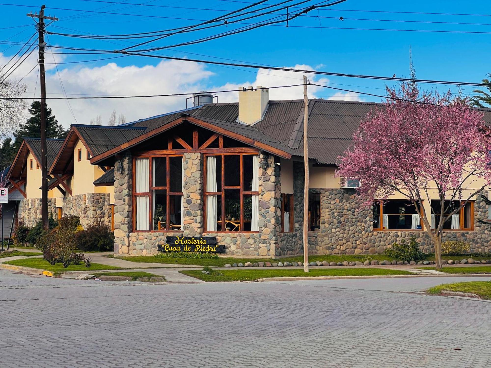 Hotel Y Cabanas Casa De Piedra Trevelín Екстериор снимка